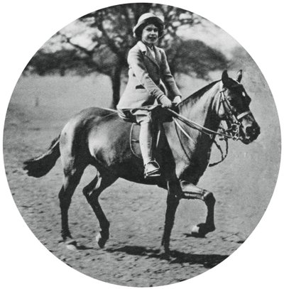 Prenses Elizabeth at sırtında, Windsor Great Park, 1935, 1937 by Unbekannt