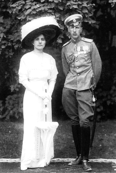 Sırbistan Prensesi Helen, kocası Rusya Prensi John Constantinovich ile birlikte, c1915 by Unbekannt