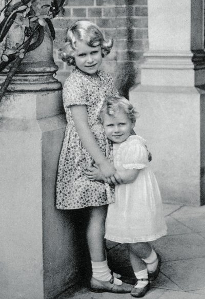 Prensesler Elizabeth ve Margaret Rose, 1932, 1937 by Unbekannt