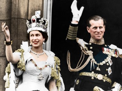 Kraliçe II. Elizabeth ve Edinburgh Dükü taç giyme günlerinde, Buckingham Sarayı, 1953 by Unbekannt