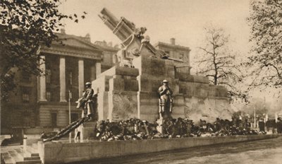 Büyük Tartışmaya Neden Olan 9 İnçlik Obüsün Taştaki Temsili, c1935. by Unbekannt