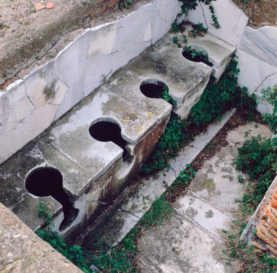 Roma tuvaleti, Ostia, İtalya by Unbekannt