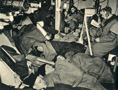 Kraliyet Deniz Piyadeleri, bir savaş gemisinin tophanesinde uyuyor, İkinci Dünya Savaşı, c1939-c1943 1944. by Unbekannt