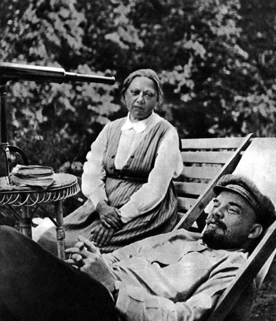 Rus Bolşevik lideri Vladimir Lenin ve Nadezhda Krupskaya, Gorki, SSCB, 1922 by Unbekannt