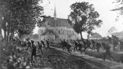 Kargaşa içinde geri çekilen Rus birlikleri, Ternopil, Ukrayna, Birinci Dünya Savaşı, 1 Temmuz 1917 by Unbekannt
