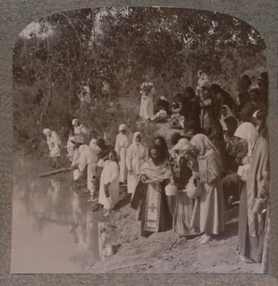 Ürdün kıyısında hizmet veren Rus kadınları, c1900 by Unbekannt
