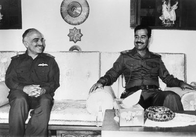 Saddam Hüseyin ve Ürdün Kralı Hüseyin, Irak, 1987 by Unbekannt