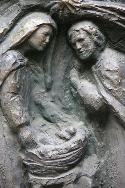 Saint-Pierre de Montmartre kilisesi: Notre Dame kapı heykeli: Doğuş, Paris, Fransa by Unbekannt
