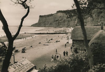 Sands and Old Shanklin Head, Shanklin, I.W., c1920. by Unbekannt