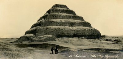 Saqqara - Basamak Piramidi, c1918-c1939. by Unbekannt