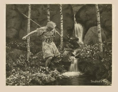 Die Nibelungen: Siegfried, Fritz Lang, 1924 filminden bir sahne. by Unbekannt