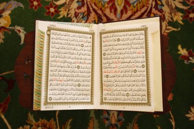 Şeyh Zayed Ulu Camii : Kuran, Abu Dabi, Birleşik Arap Emirlikleri by Unbekannt