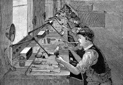 Bir Amerikan fabrikasında bisiklet parçalarının lehimlenmesi, c1900 by Unbekannt