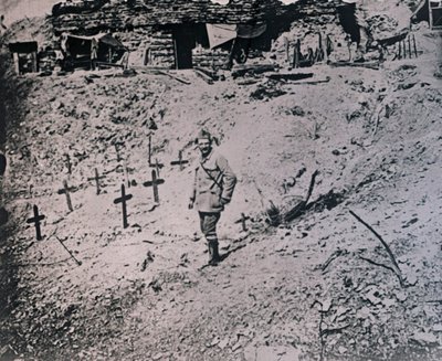 Tahta haçlar arasında asker, c1914-c1918 by Unbekannt