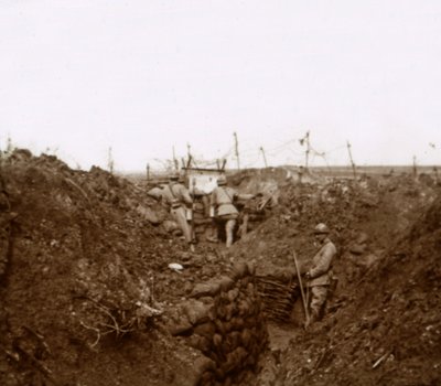 Siperlerdeki askerler, Massiges, kuzey Fransa, c1914-c1918 by Unbekannt