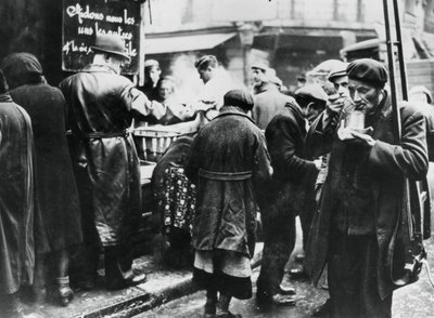 Muhtaçlar için aşevi, les Halles, Alman işgali altındaki Paris, Şubat 1941 by Unbekannt