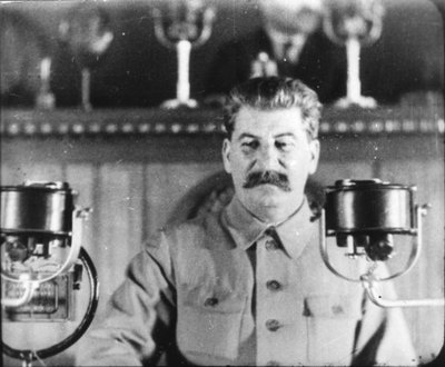 Sovyet lideri Josef Stalin, 1930'larda Komünist Parti Kongresi'nde bir konuşma yapıyor. by Unbekannt
