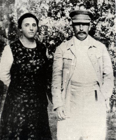Sovyet lideri Josef Stalin, ikinci eşi Nadezhda Alliluyeva ile 1920