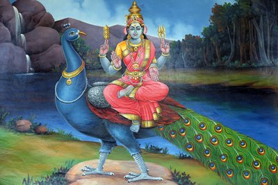 Sri Mariamman Hindu tapınağı. Tavus kuşu ile Sri Gowmari, Subramanyan sembolü. Singapur by Unbekannt