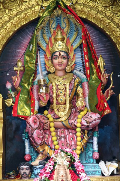 Sri Veeramakaliamman Hindu Tapınağı. Sri Mariamman (Maariamma, Mari ou Amman), Güney Hindistan Hindu yağmur tanrıçası, 20160818, Singapur, Singapur by Unbekannt