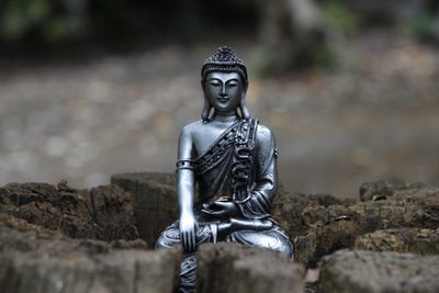 Buddhapadipa tapınağının bahçesindeki heykel, Wimbledon, Grande-Bretagne by Unbekannt