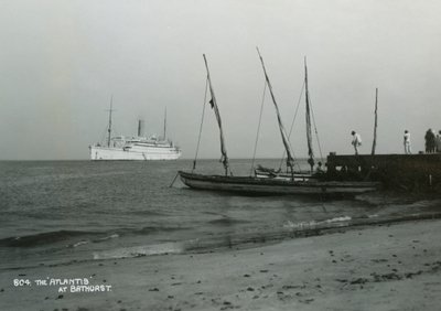 Bathurst açıklarında vapur Atlantis, Gambiya, 20. yüzyıl by Unbekannt