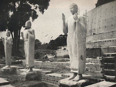 Restorasyon altındaki Ruwanwali Dagoba