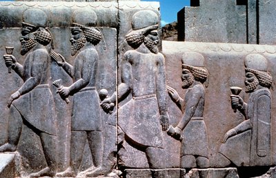 Haraç getiren konuları gösteren taş kabartma, Güney İran, MÖ 6.-5. yy by Unbekannt