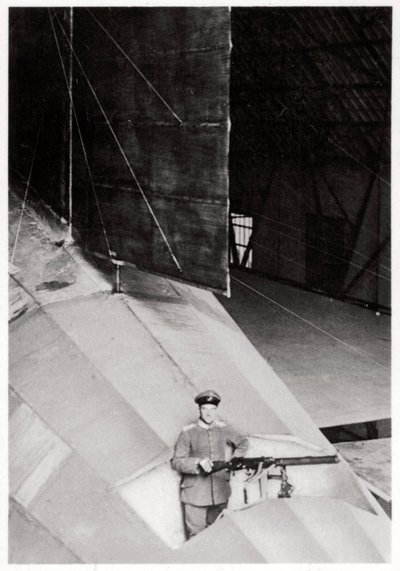Bir Alman ordusu Zeplin hava gemisinin kuyruk topçusu, I. Dünya Savaşı, 1914-1918 1933 by Unbekannt