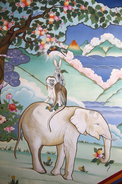 Bin Buda Tapınağı Dashang Kagyu Ling cemaati Dört uyumlu arkadaşın tasviri: fil, maymun, tavşan ve sülün, La Boulaye, Fransa by Unbekannt