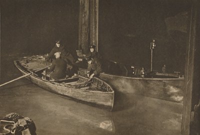 Nehrin Güvenliğini Koruyan Gece Devriyesinde Thames Polisi, c1935. by Unbekannt
