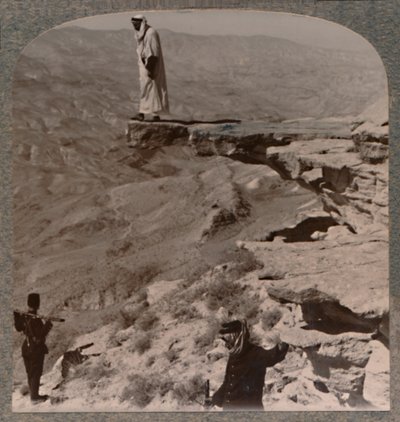 Arno. Kayanın üzerinde duran Dragoman, c1900 by Unbekannt