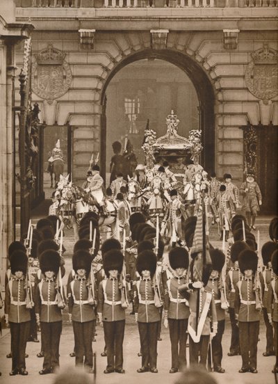 Manastıra Giden Taç Giyme Töreni, 1937 by Unbekannt