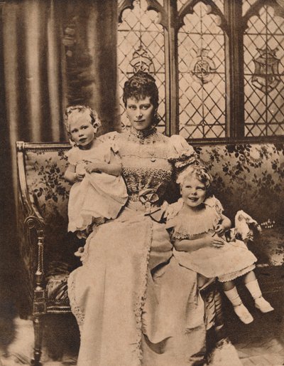 York Düşesi, iki oğlu Princes Edward ve Albert ile birlikte, c1897 1935 by Unbekannt
