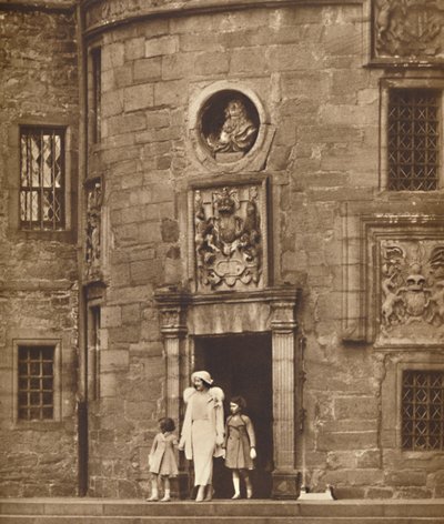 Kraliçe Eski Evinde, Glamis Kalesi, c1936 1937 by Unbekannt