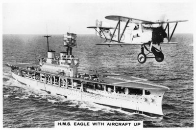 Uçak gemisi HMS Eagle ve Fairey Flycatcher uçağı, 1937 by Unbekannt