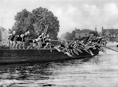 Yıllık Kew to Putney bayanlar yüzme yarışı, Londra, 1926-1927 by Unbekannt