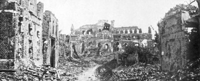 Albert, Somme, Fransa, 22 Ağustos 1918 yıkık kasaba ve kilise çan kulesi by Unbekannt