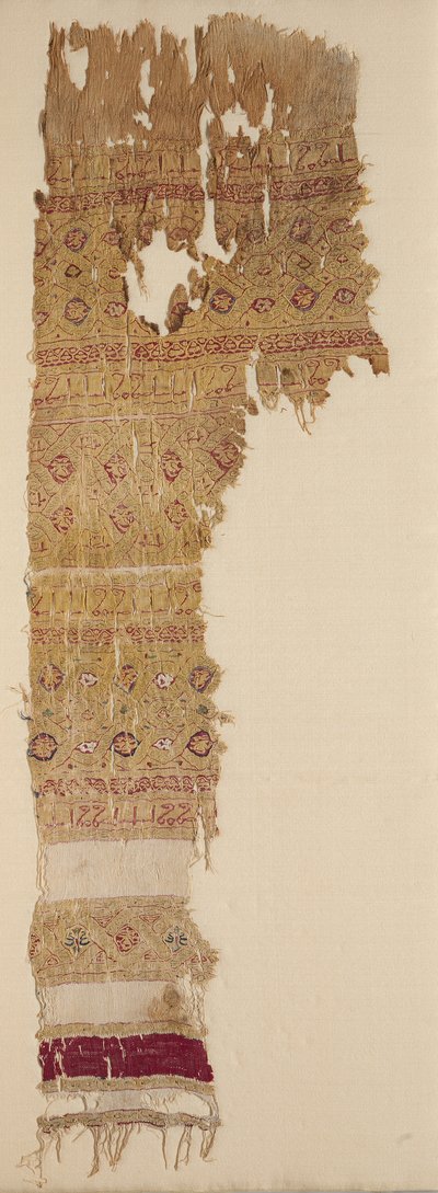 Guillochlu şeritler ve püsküllü Tiraz, 1100