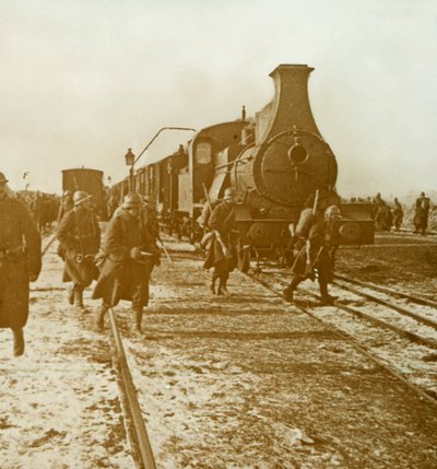 Buharlı trenden inen birlikler, c1914-c1918 by Unbekannt