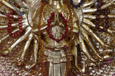 Tu Bir Budist tapınağı. Quan Am bodhisattva merhamet veya Merhamet tanrıçası, Saint-Pierre-en-Faucigny, Fransa by Unbekannt