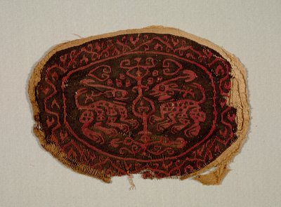 Bir Tunikten Yüzleşen İki Hayvan, 700