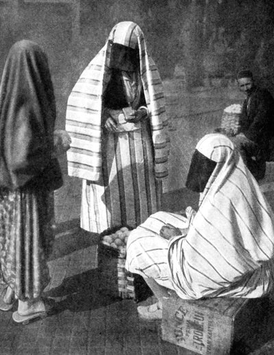 Başörtülü kadınlar, Saraybosna, Bosna, 1936 by Unbekannt