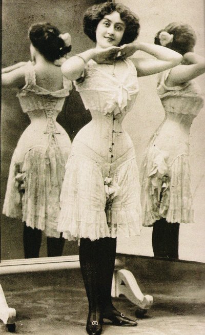 Viktorya dönemi korse, 1890