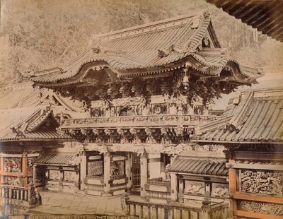 Yomeimon Kapısı'nın görünümü - Şinto Tapınağı Nikko, c1890-1900 by Unbekannt