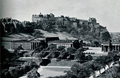 İskoçya Ulusal Galerisi ve Edinburgh Kalesi