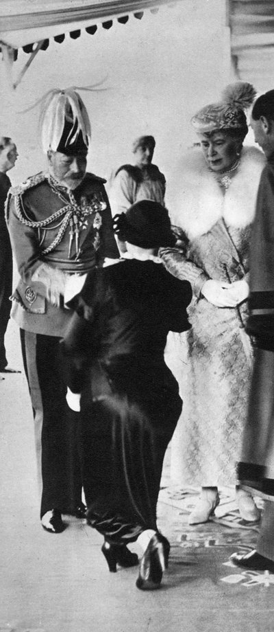 Krala sunulan Batı Londra belediye başkanları ve belediye başkanları, Kensington, 1935, 1936 by Unbekannt