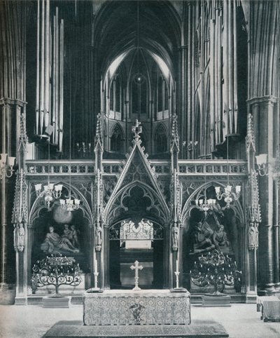 Westminster Abbey, Londra, Benno Elkans Eski Ahit ve Yeni Ahit Şamdanını gösteriyor, c1942 by Unbekannt