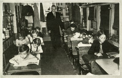 Okul Çocuklara Geldiğinde - Seyahat eden okullar, çocuklar için tamamen modern eğitim sağlar. by Unbekannt