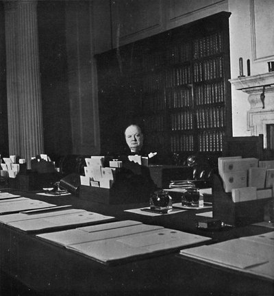 Winston Churchill, Downing Caddesi